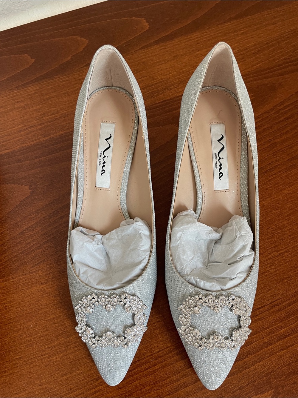 Nina Ney A-W Silver Embellished Pointed Toe Pump. Size 7.5 W